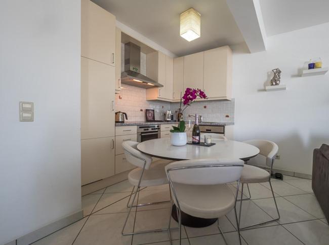 Luxury Penthouse Apartment With 3 Balconies -2 Bedrooms -Petrus View & Parking Люксембург Екстер'єр фото